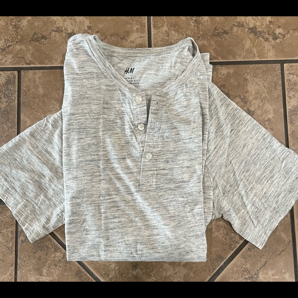 Men’s H&M henley regular fit shirt